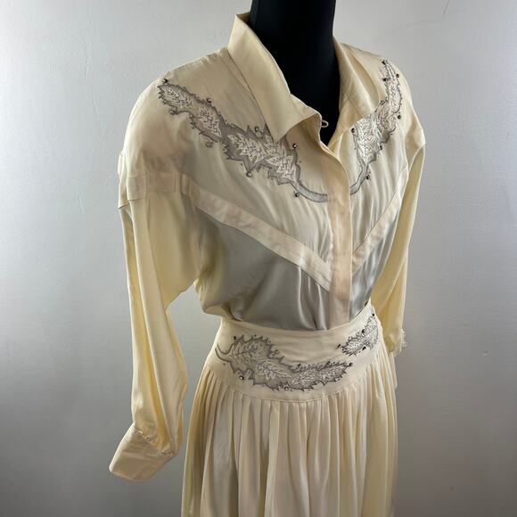 VINTAGE Cedars Beige Top Skirt Silk Floral Embroidered Button-Up Set Size 8 VTG - Picture 2 of 16